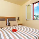 Modern In Prazeres With Shared Pool, 150 M² * Campanário