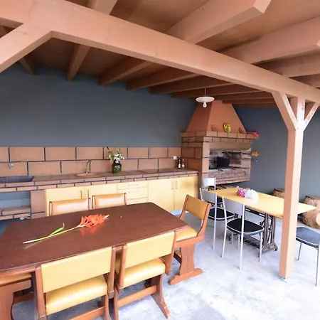 Modern In Prazeres With Shared Pool, 150 M² * Campanário