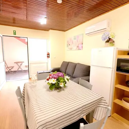 Modern In Prazeres With Shared Pool 150 M² Апартаменты *