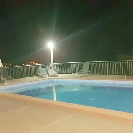 Modern In Prazeres With Shared Pool, 150 M² * Campanário