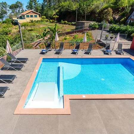 Modern In Prazeres With Shared Pool, 150 M² Campanário