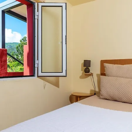 Modern In Prazeres With Shared Pool 150 M² * Campanario