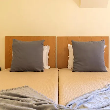 Appartement Modern In Prazeres With Shared Pool, 150 M² Campanário