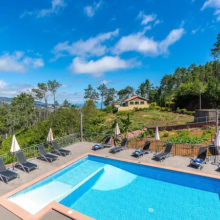 Modern In Prazeres With Shared Pool, 150 M² Apartman Campanário