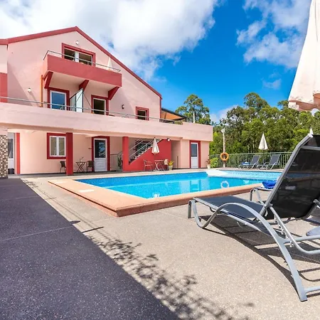 Modern In Prazeres With Shared Pool, 150 M²