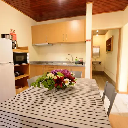 Modern In Prazeres With Shared Pool, 150 M² Appartement *