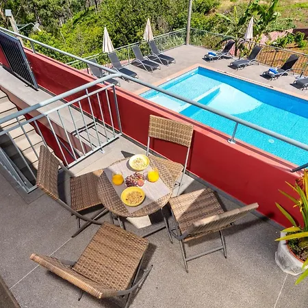 Апартаменты Modern In Prazeres With Shared Pool, 150 M² Campanario