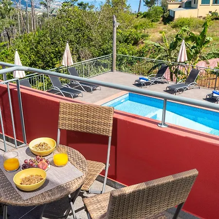 Modern In Prazeres With Shared Pool, 150 M²