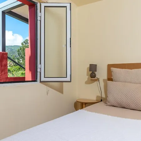 Appartement Modern In Prazeres With Shared Pool, 150 M² *