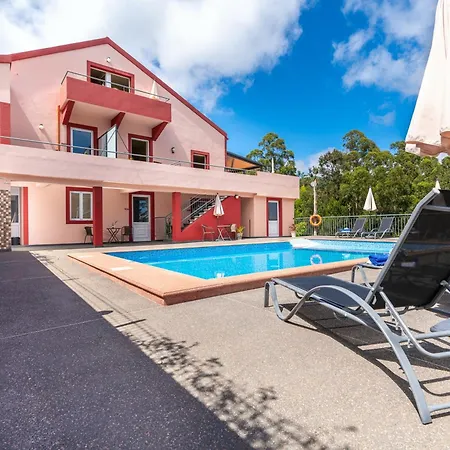 Modern In Prazeres With Shared Pool, 150 M² Campanário