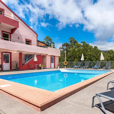 Modern In Prazeres With Shared Pool, 150 M²