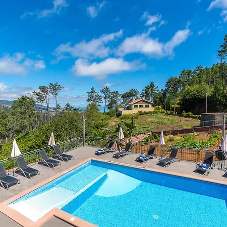 Modern In Prazeres With Shared Pool, 150 M² Appartement Campanário