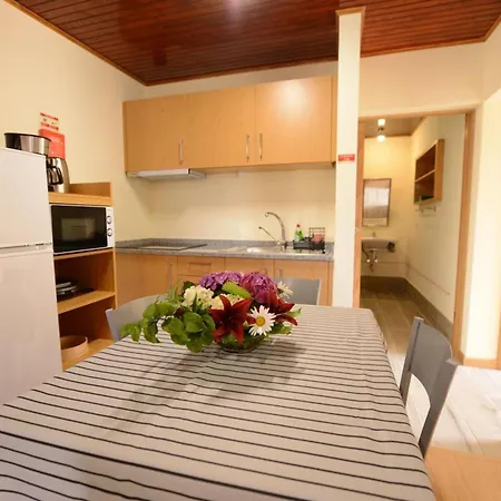 Modern In Prazeres With Shared Pool, 150 M² Appartement *