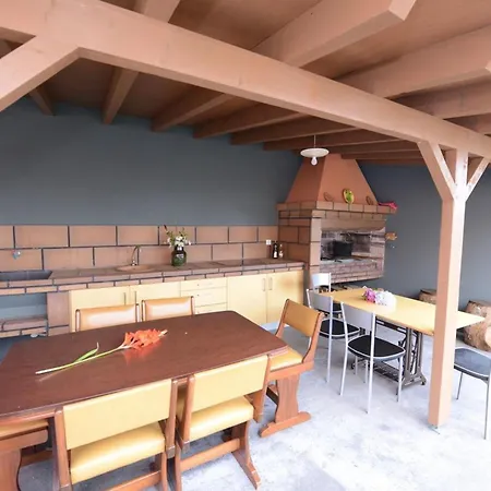 Modern In Prazeres With Shared Pool, 150 M² Appartement