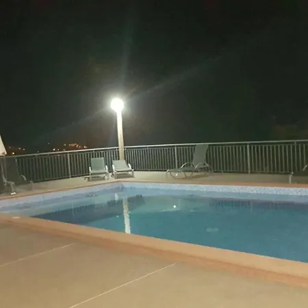 Modern In Prazeres With Shared Pool, 150 M² Appartement Campanário