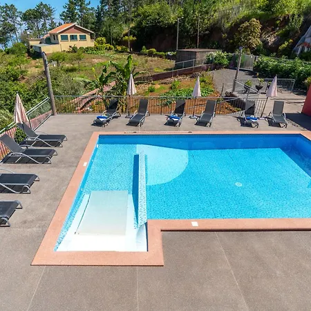 Modern In Prazeres With Shared Pool, 150 M² Campanário