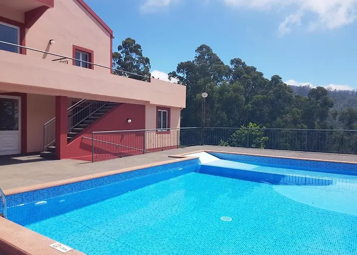 Modern In Prazeres With Shared Pool, 150 M² *