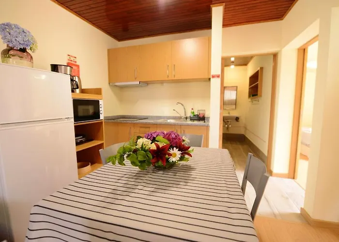 Modern In Prazeres With Shared Pool, 150 M² Διαμέρισμα *