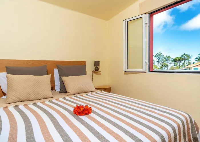 Modern In Prazeres With Shared Pool, 150 M² * Campanário